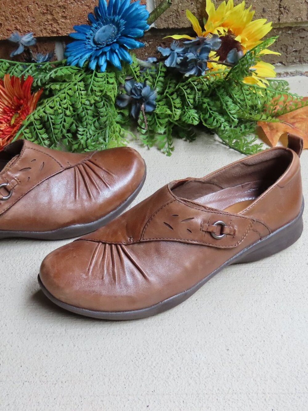 Earth shoe flats